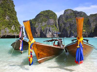 Inselhopping in Thailand: Traumhafte Routen für Ihren nächsten Inselurlaub Türkises Meer und weiße Sandstrände beim Inselhopping in Thailand